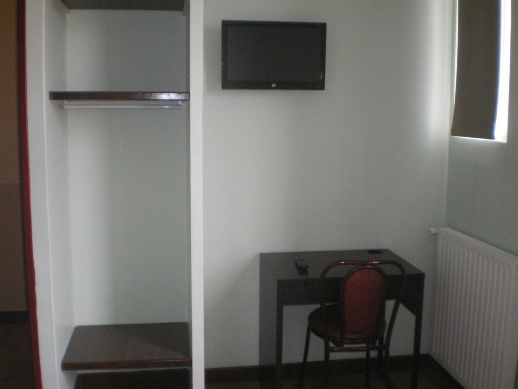 Hotel Le Bellevue - Paris Porte D'Orleans Cachan Room photo