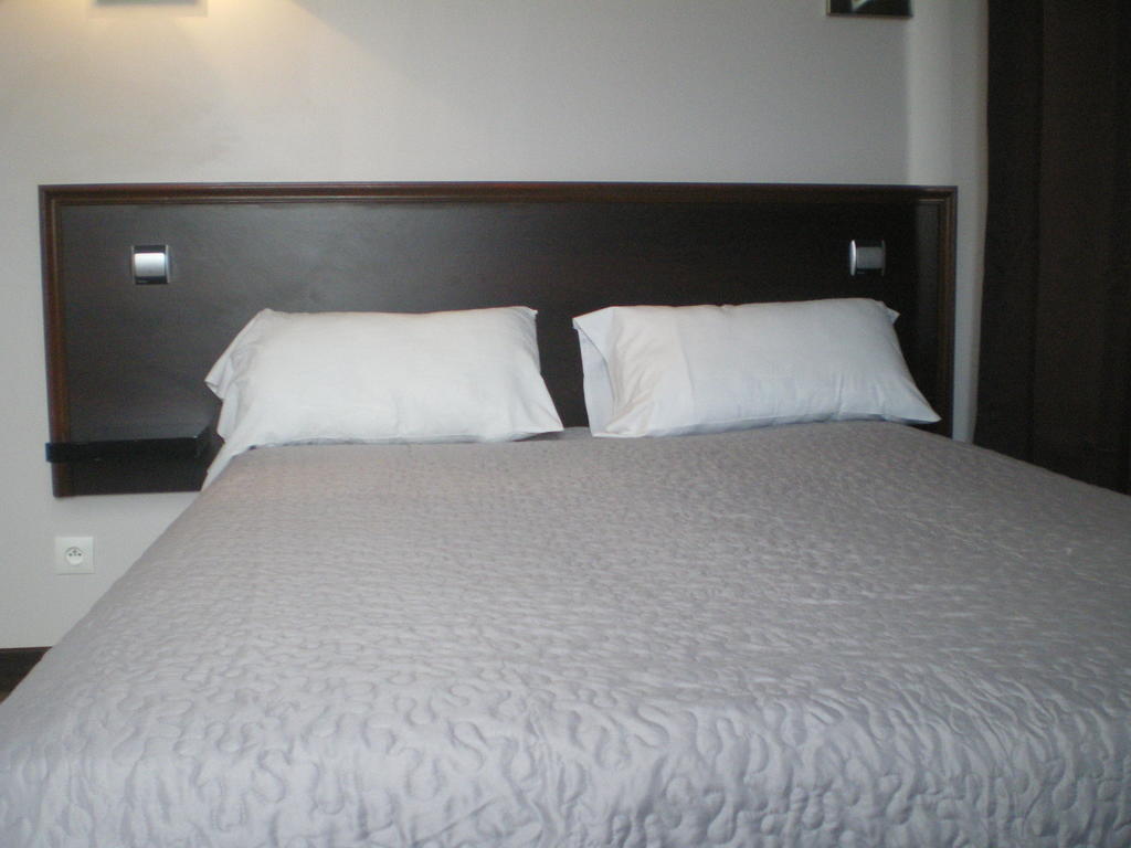 Hotel Le Bellevue - Paris Porte D'Orleans Cachan Room photo